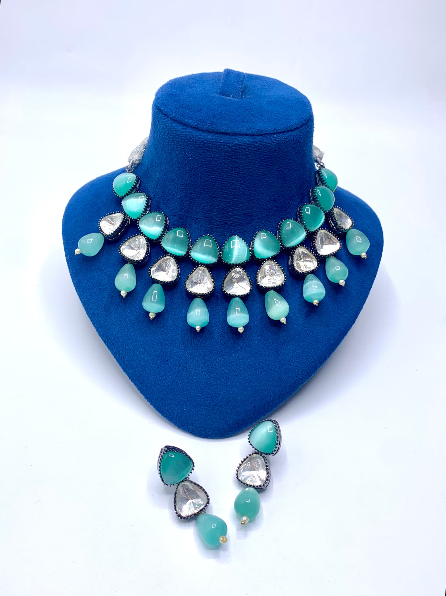Vaani Necklace Set