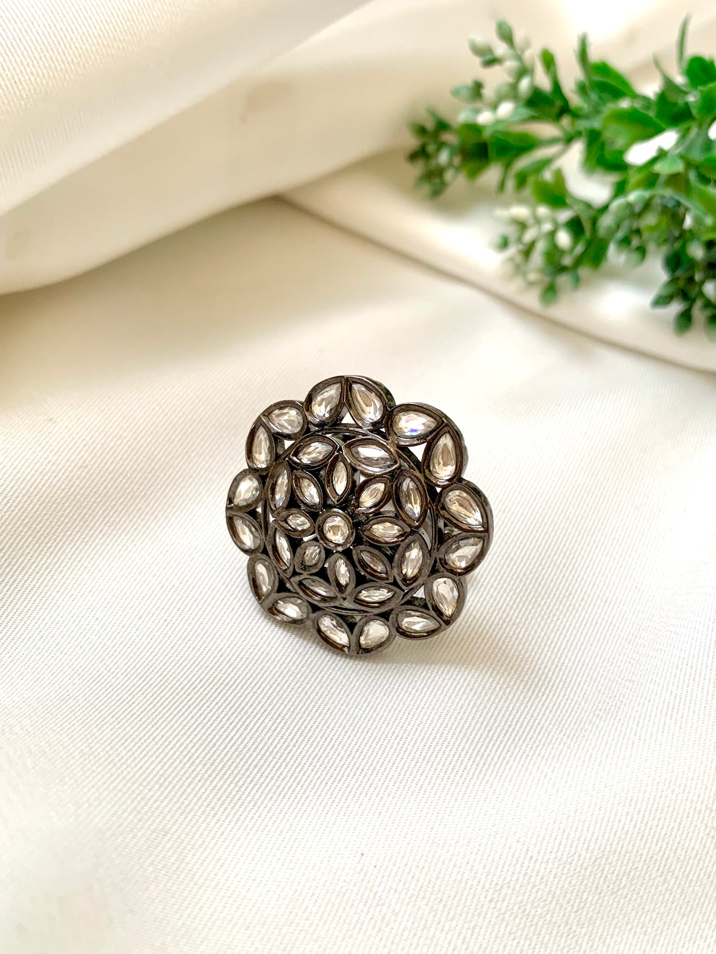 Almaniah Ring