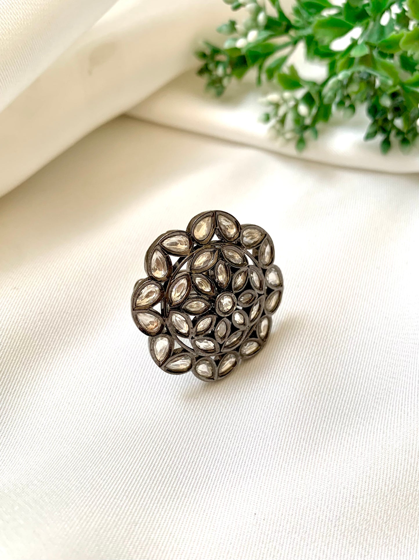 Almaniah Ring
