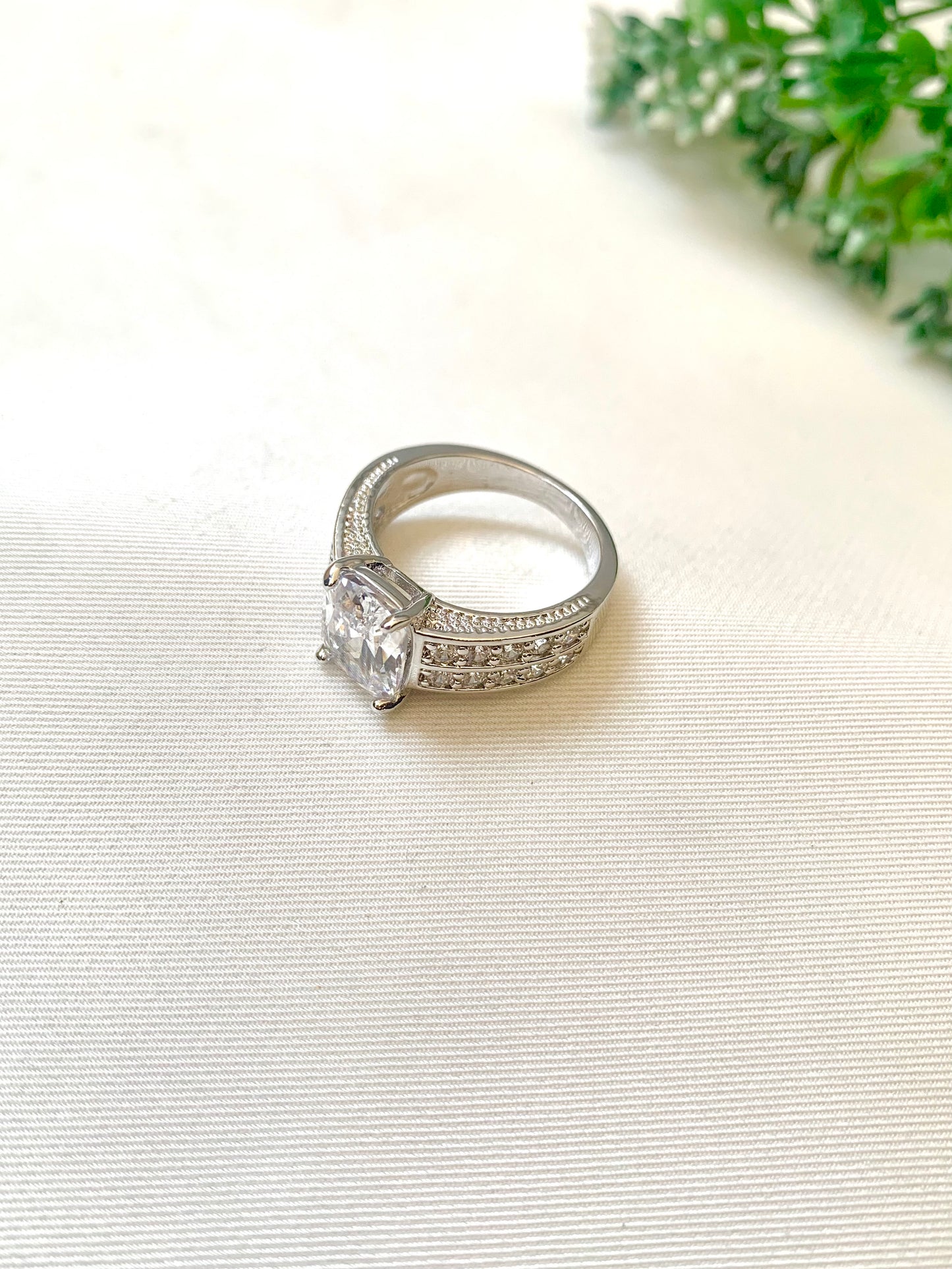 Auset Ring