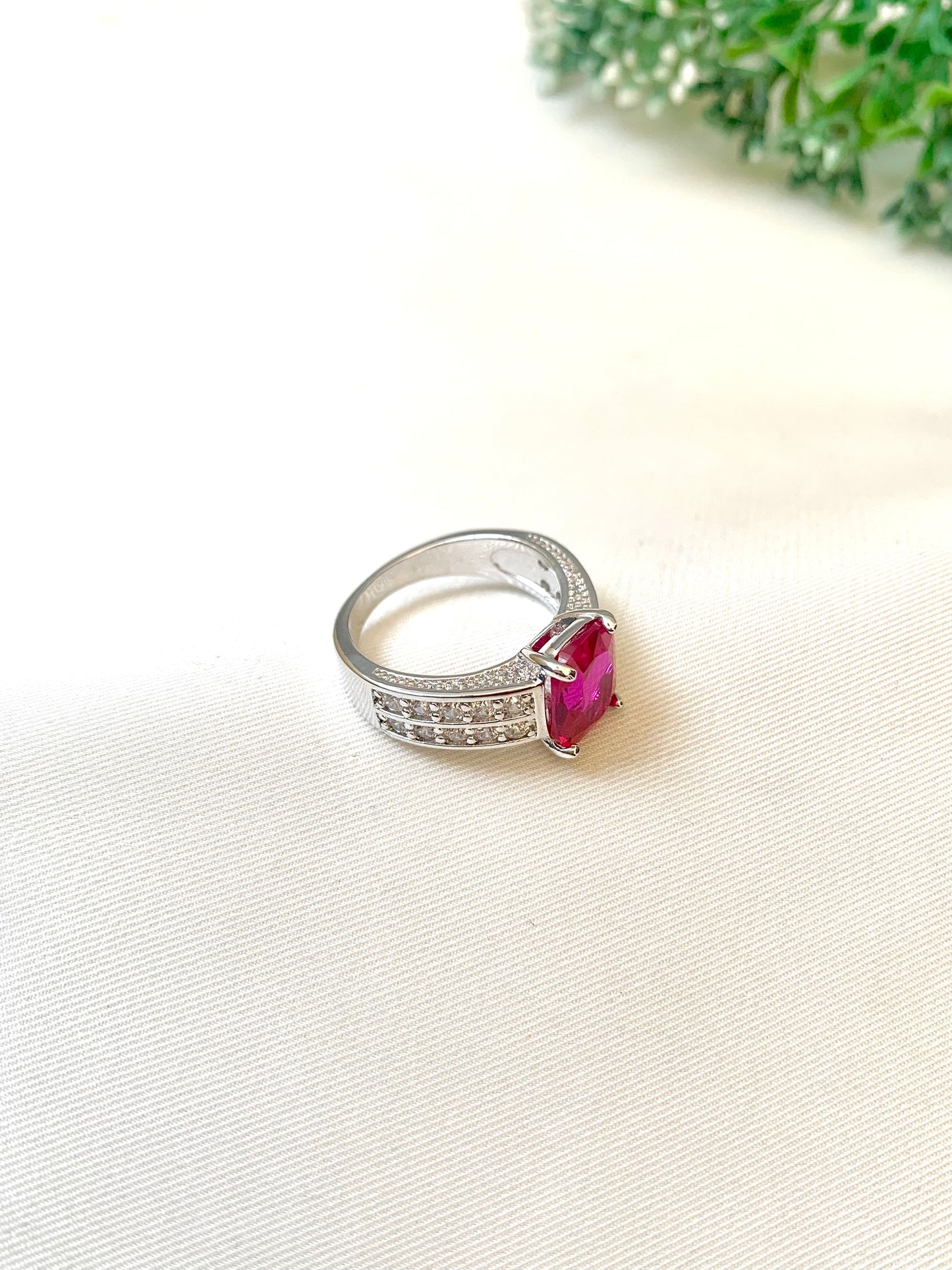 Auset Ring