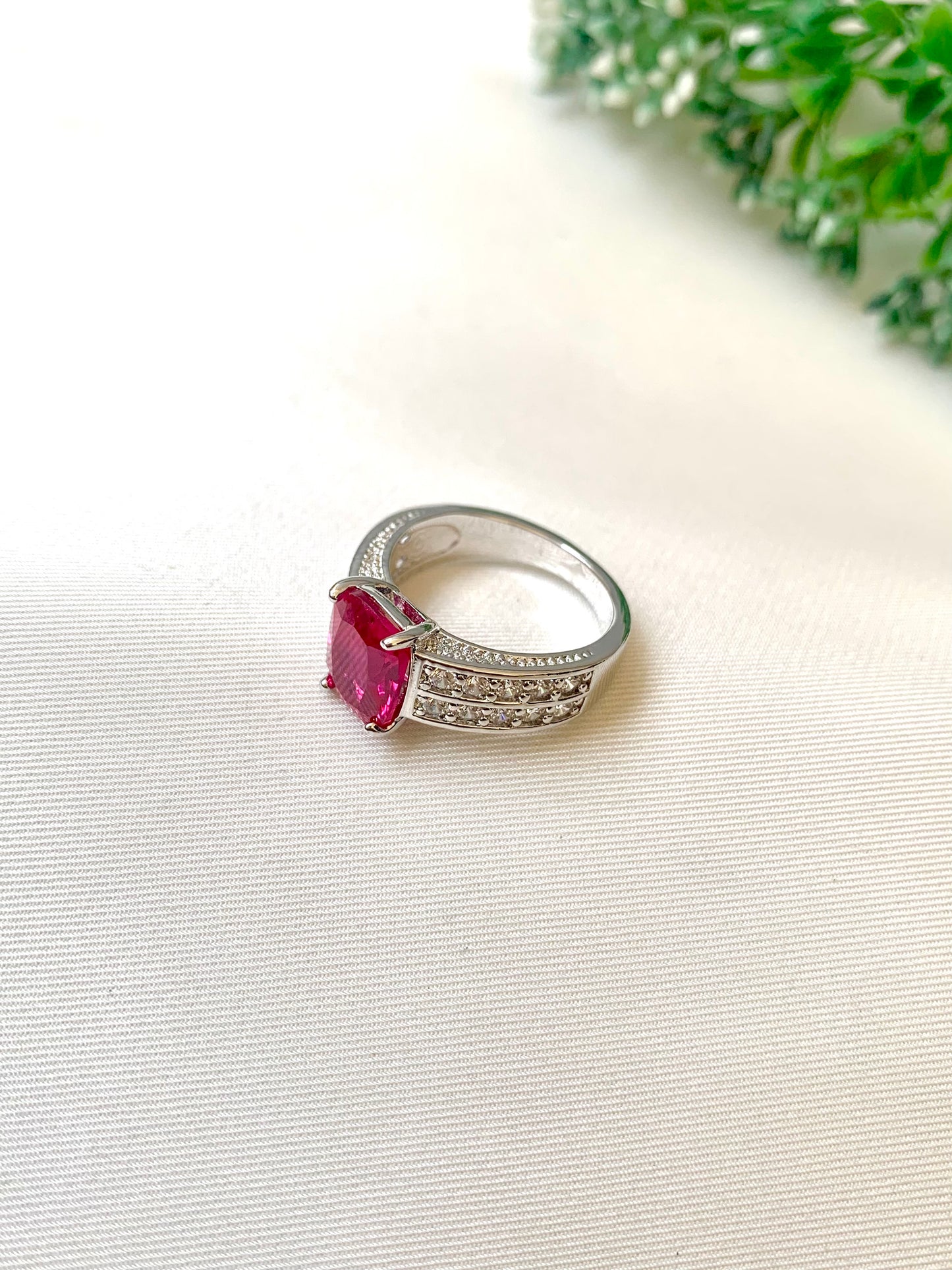 Auset Ring