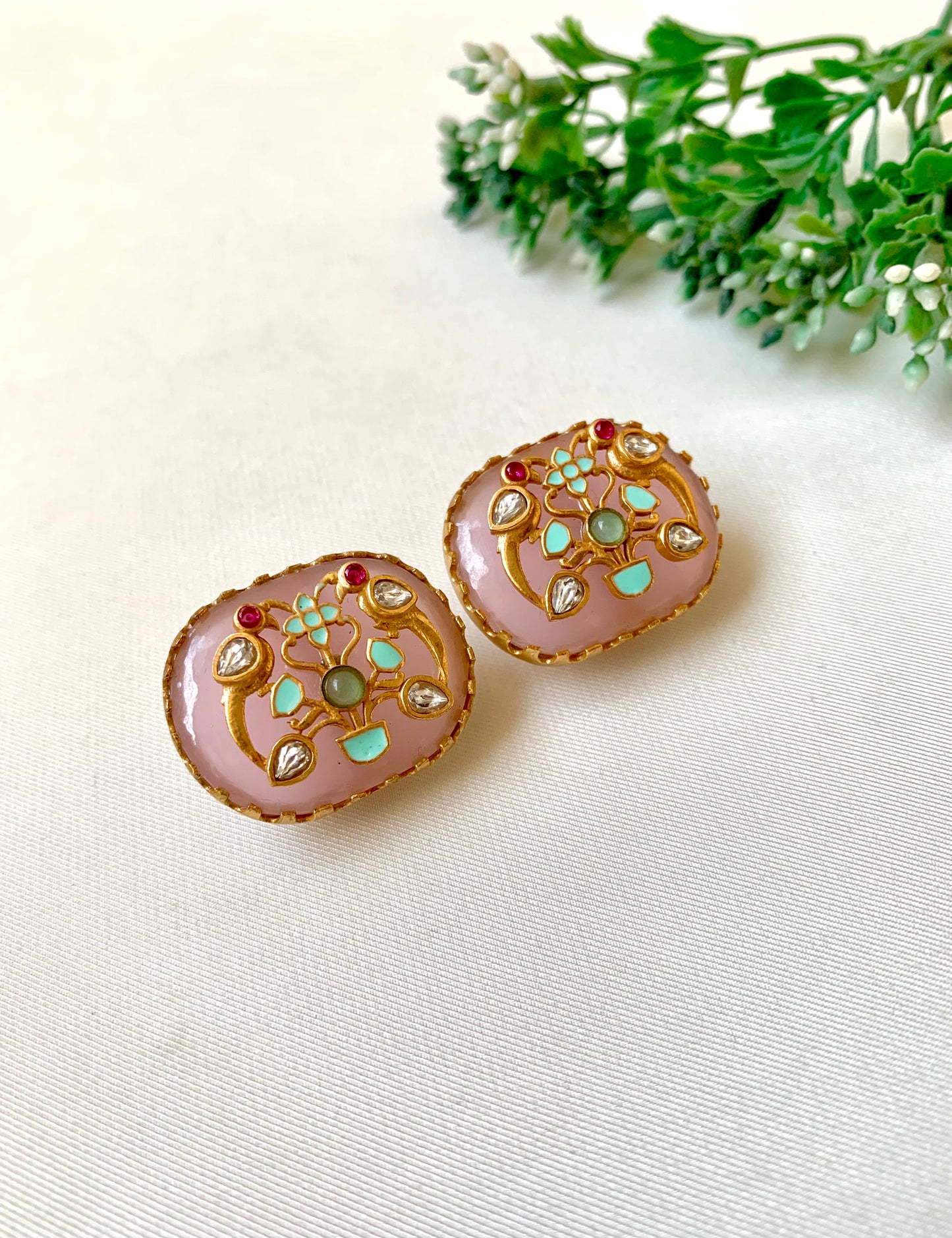 Salomi Studs