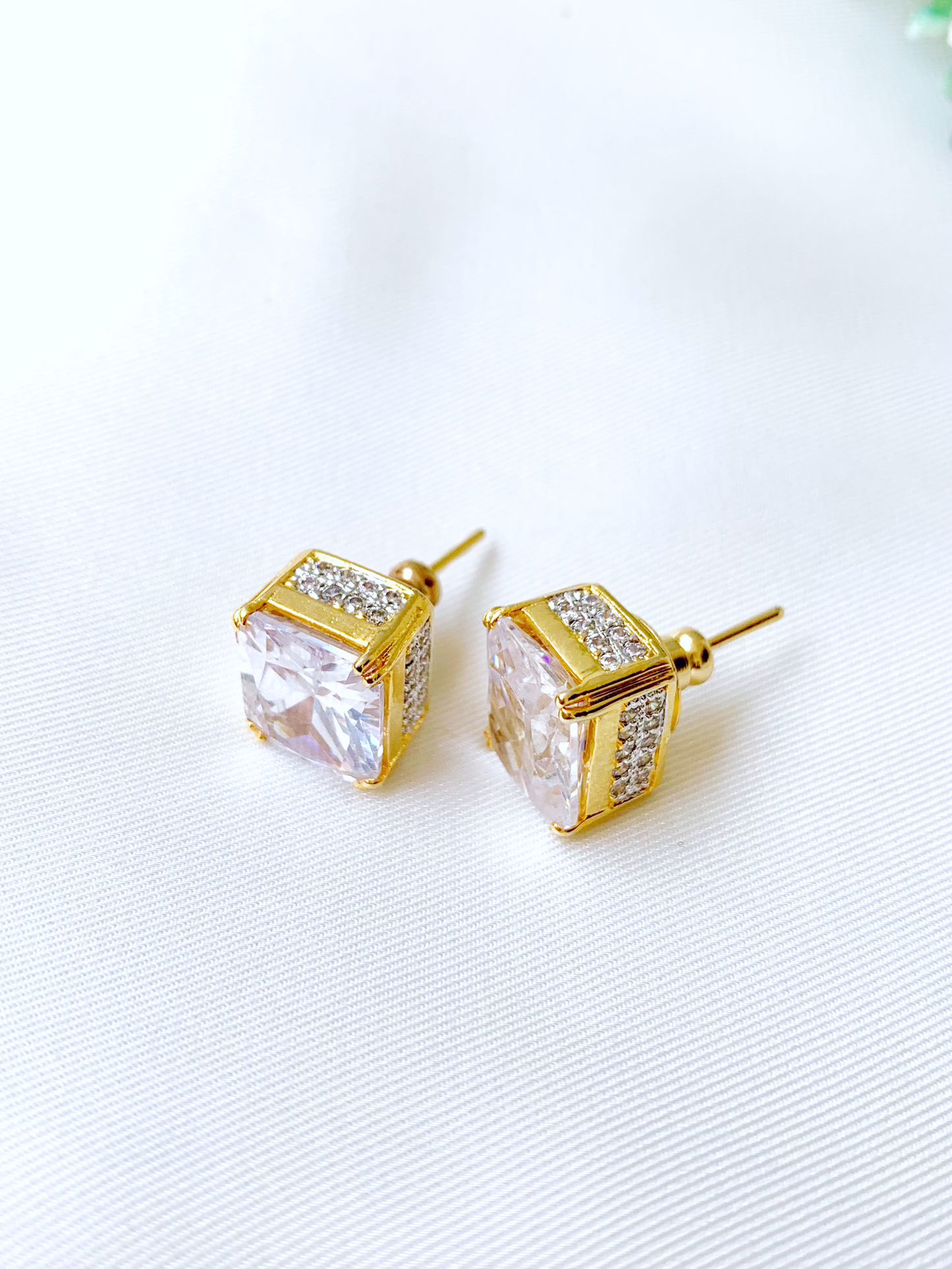 Elena Studs