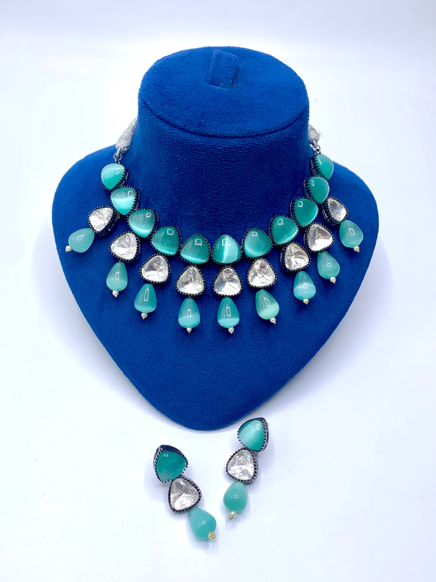 Vaani Necklace Set