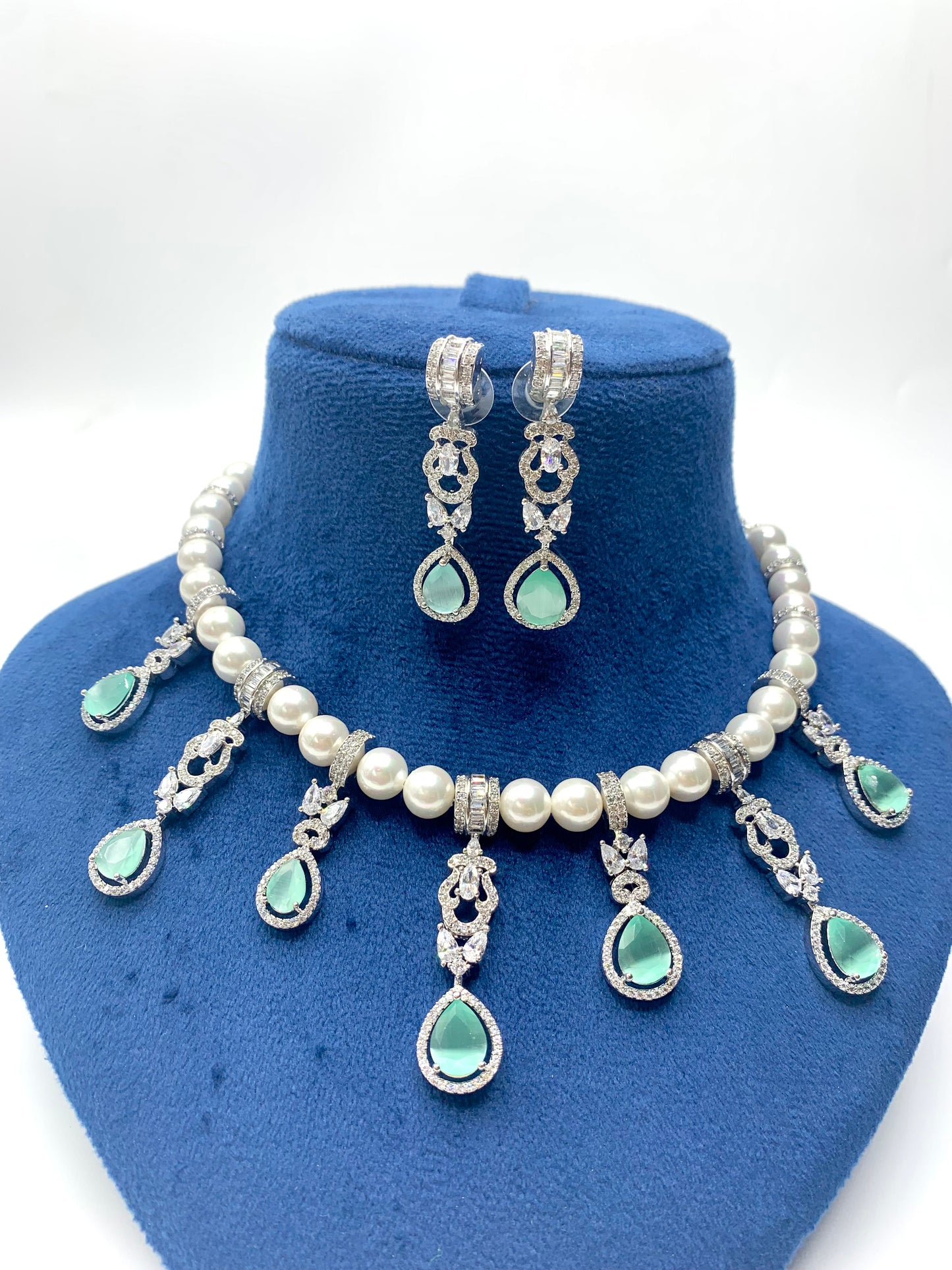 Naisha Necklace Set