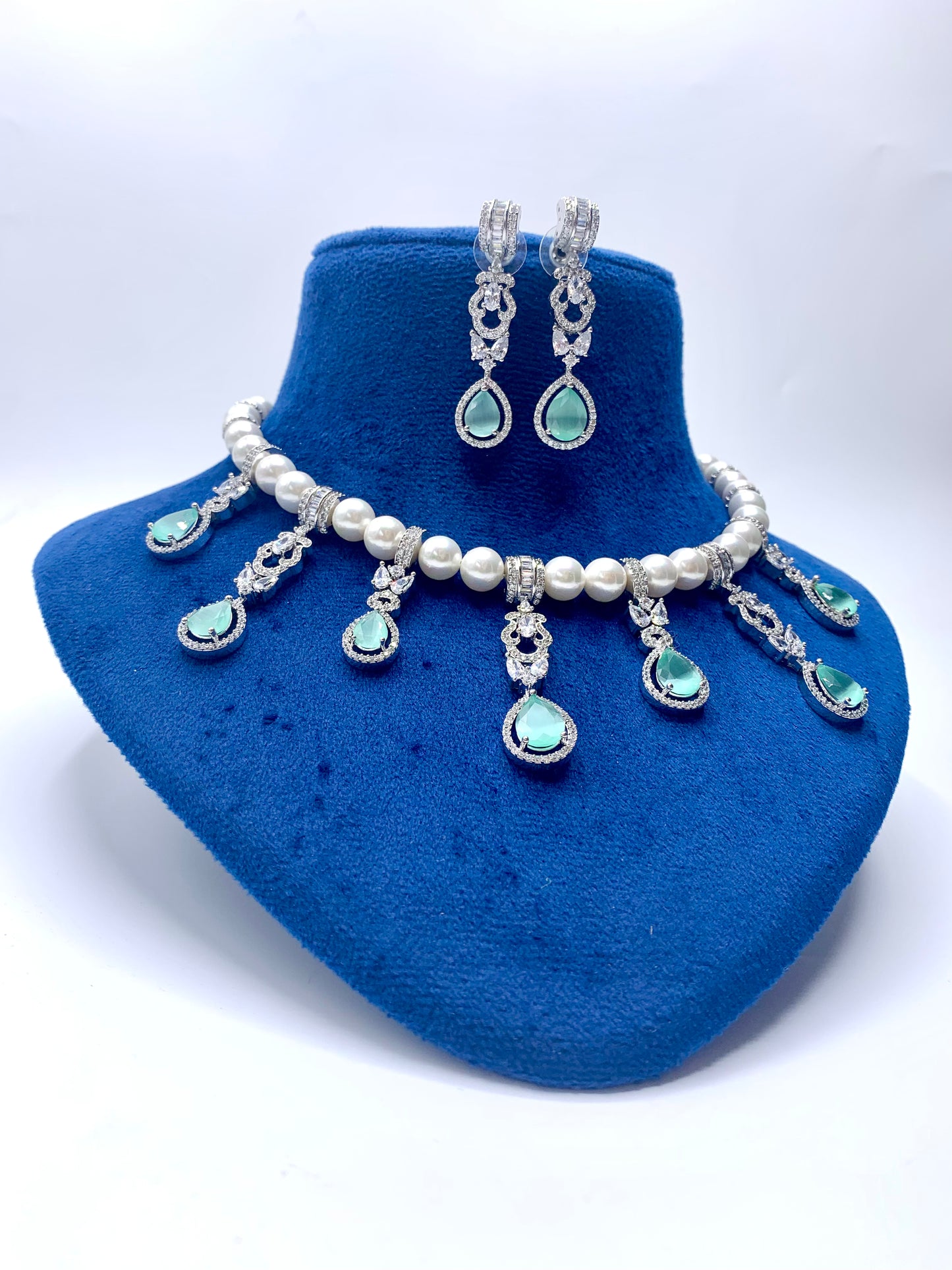 Naisha Necklace Set