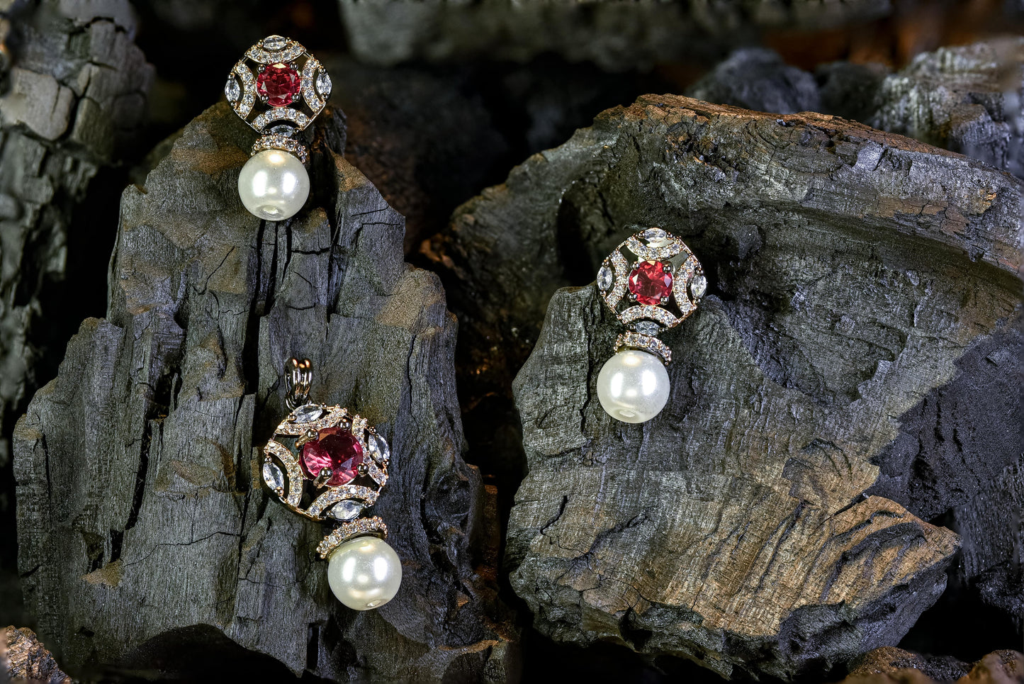 Marcia Pendant Set