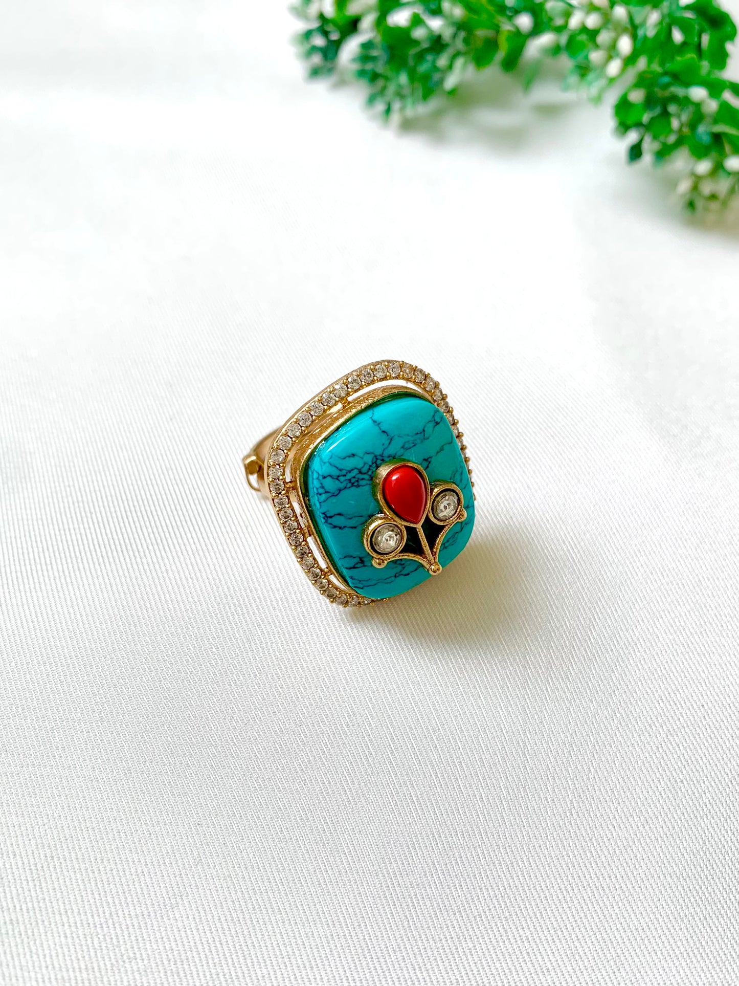 Elegant Fiza Feroza ring in Polki Kundan and 22kt Gold finish – Side View