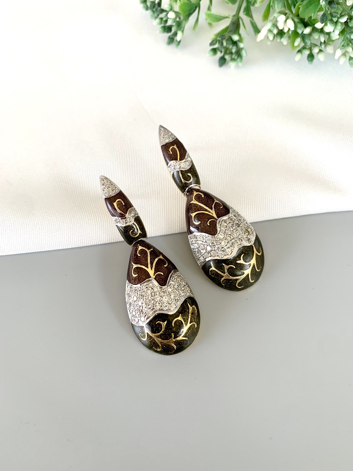 Close-up of detailed enamel Meena design with dual-tone elegance