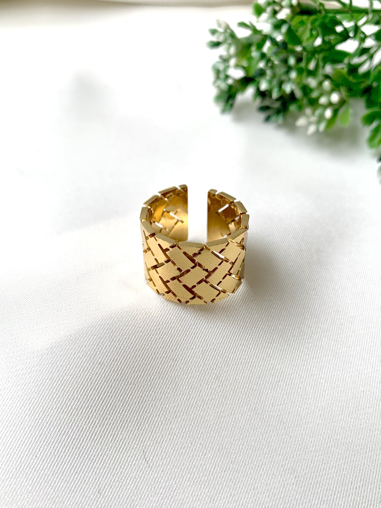Textured gold adjustable ring with woven grid pattern from Zamal Jewels’ Forma Collection