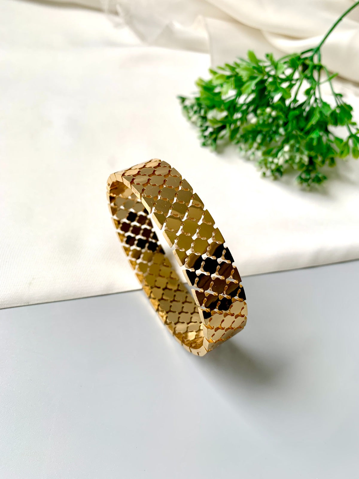 Liora Gold-Plated Openable Bracelet