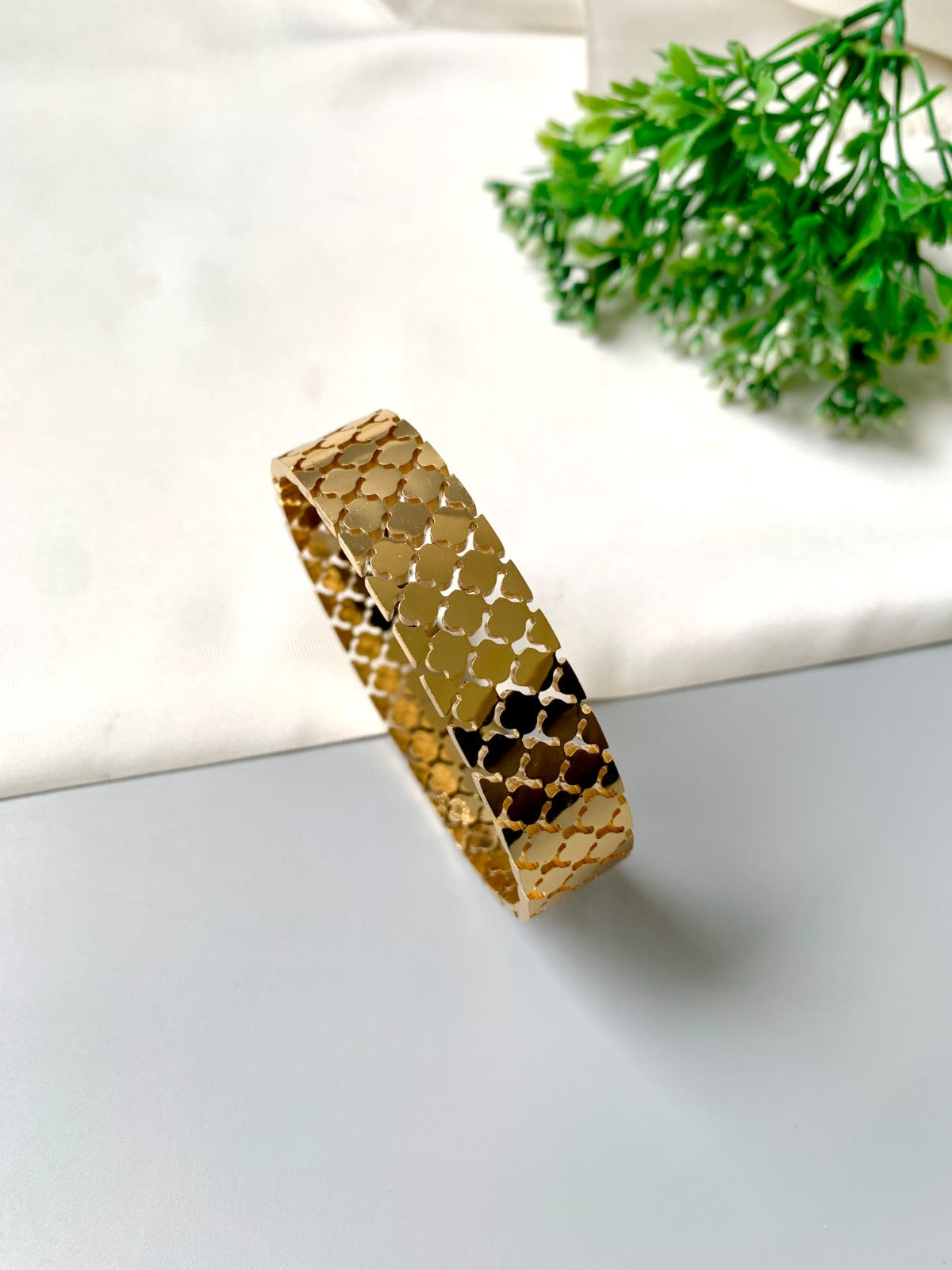 Liora Gold-Plated Openable Bracelet