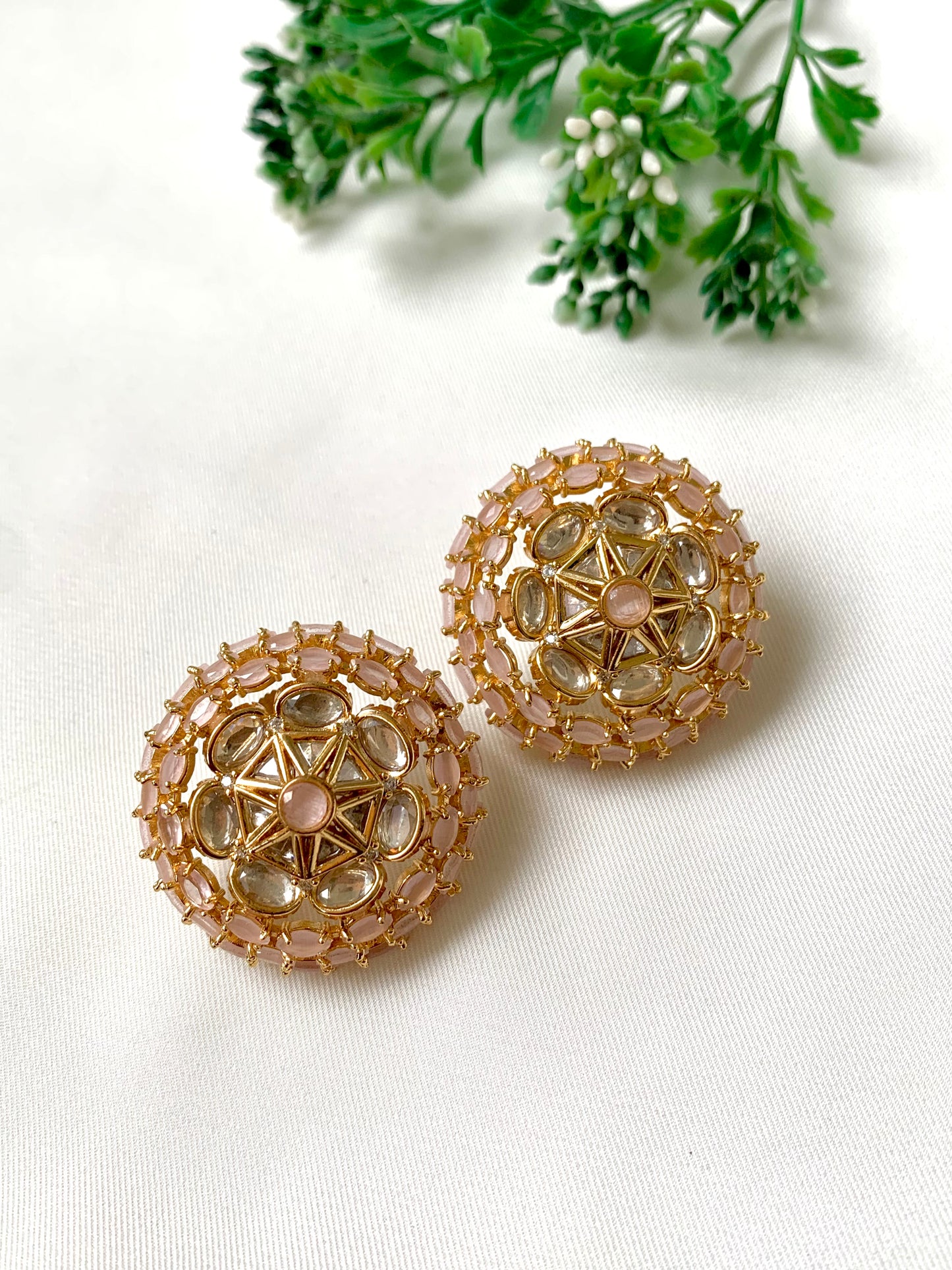Gulnoor Studs