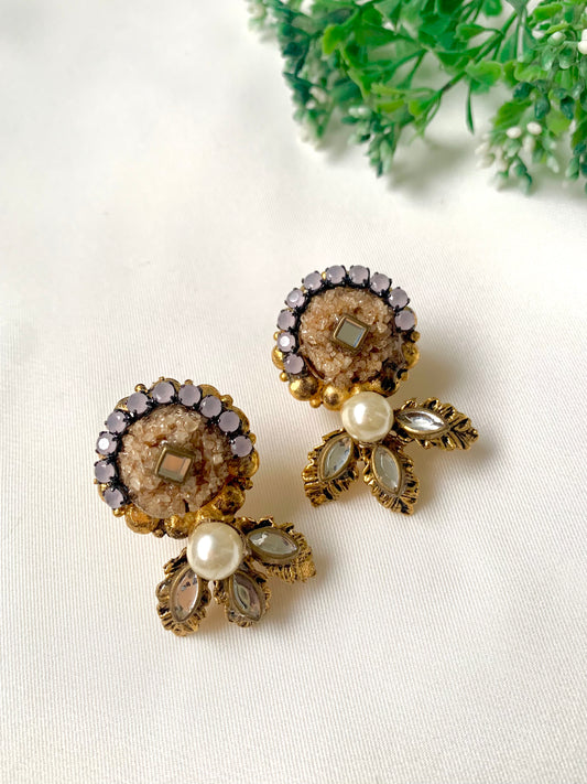 Mahira Studs