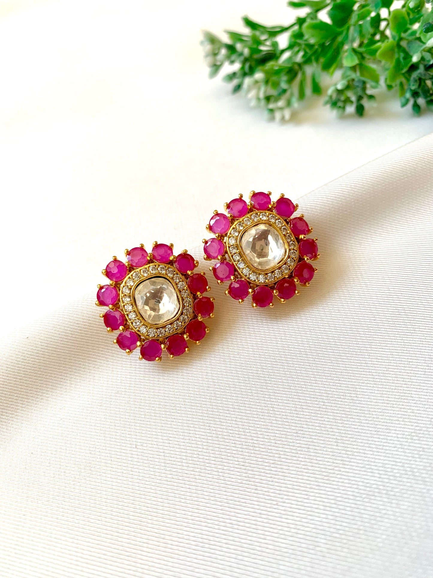 Aina Studs