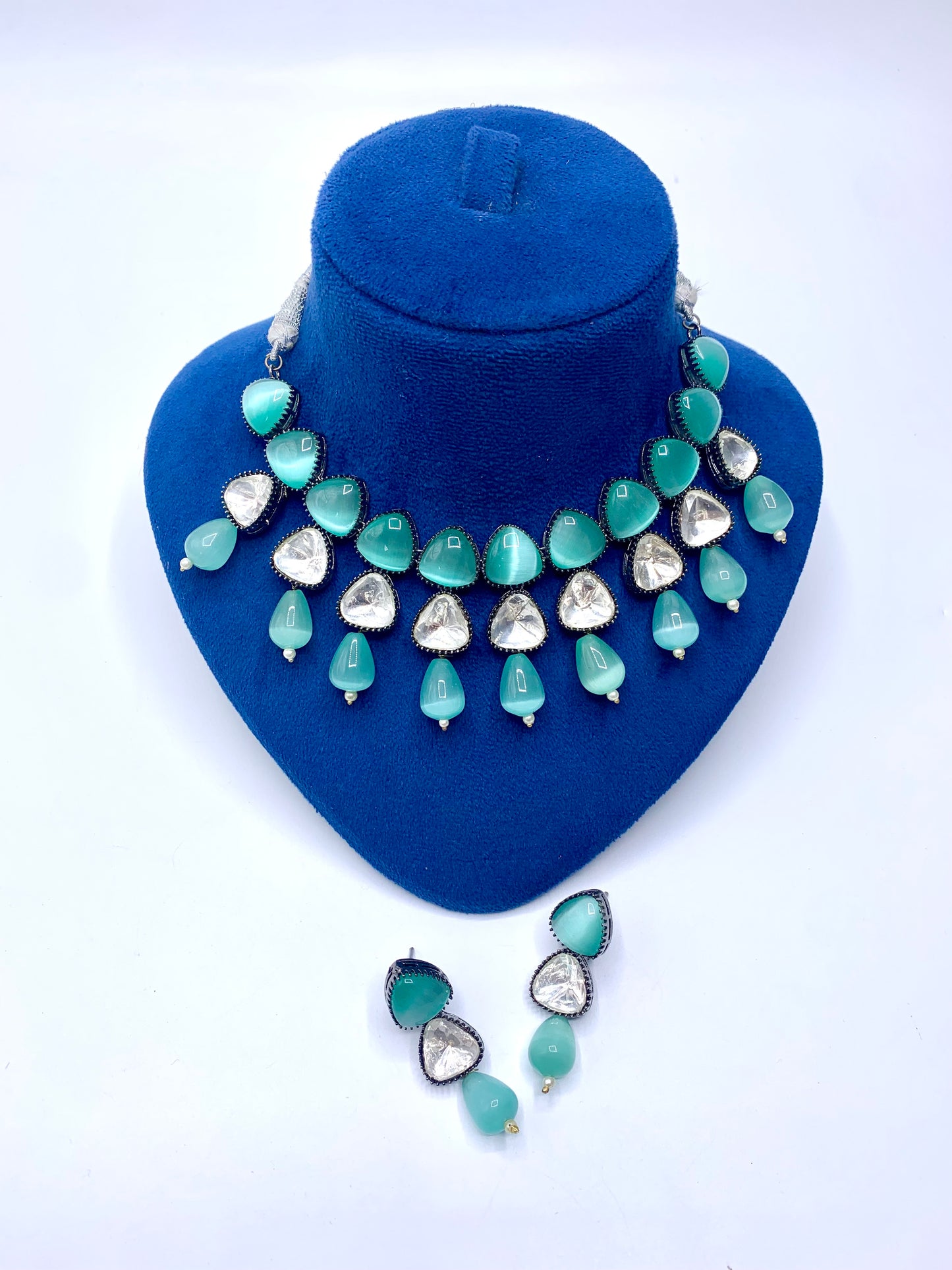 Vaani Necklace Set