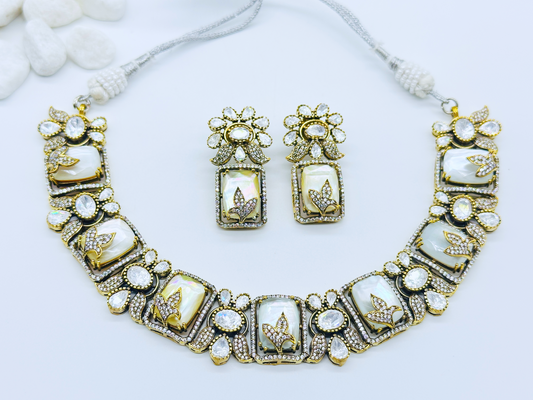 Radha Necklace Set