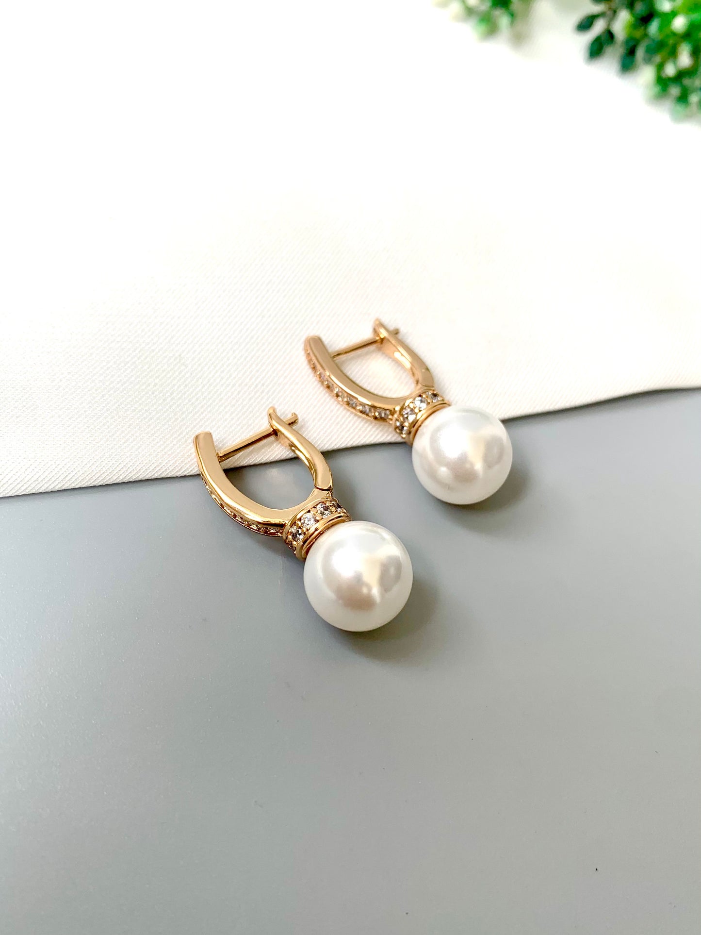 Close-up of 22kt Rose Gold plated pearl earrings with clasp lock