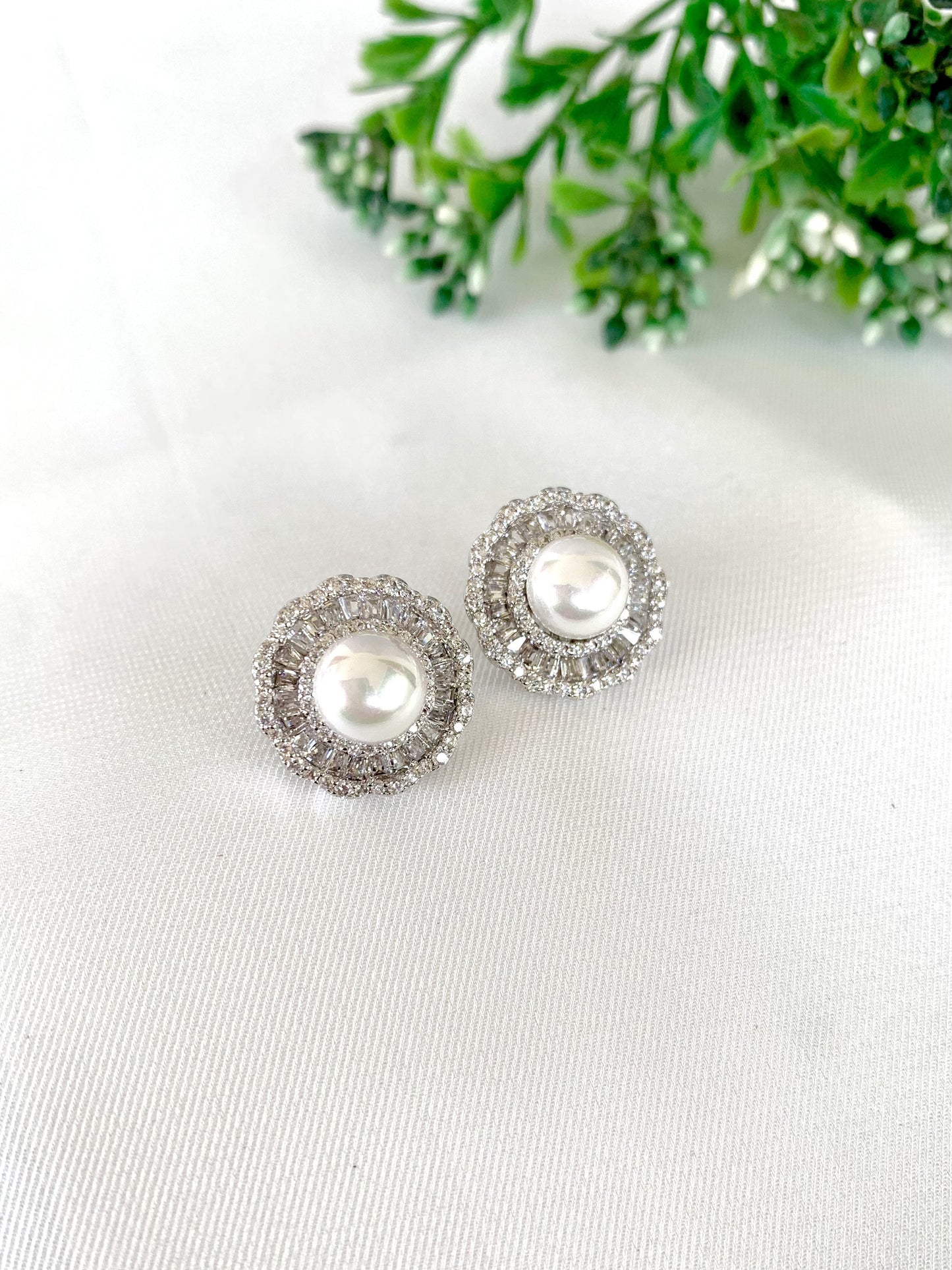 Elegant round studs with pearl center and crystal halo design