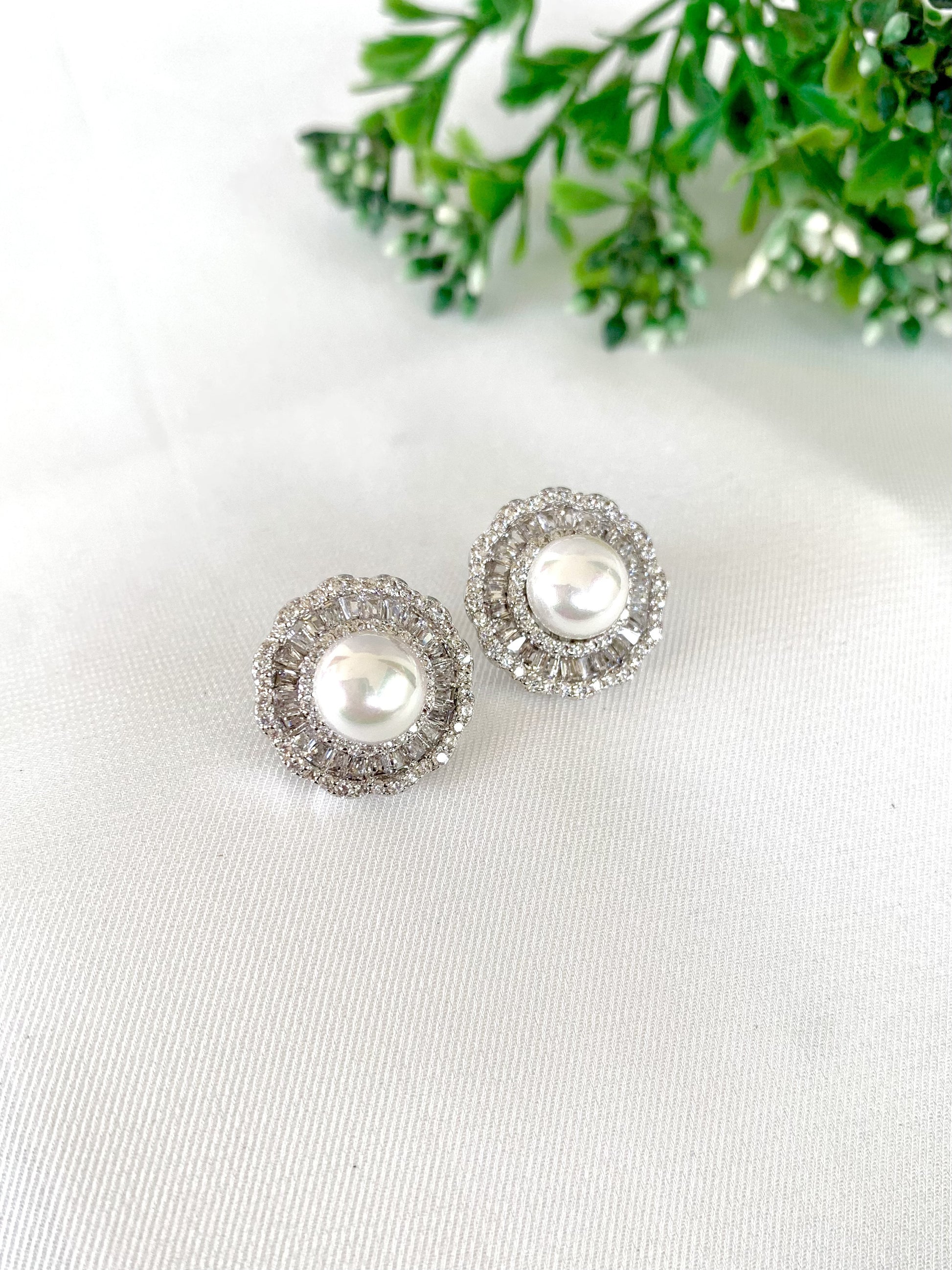 Elegant round studs with pearl center and crystal halo design