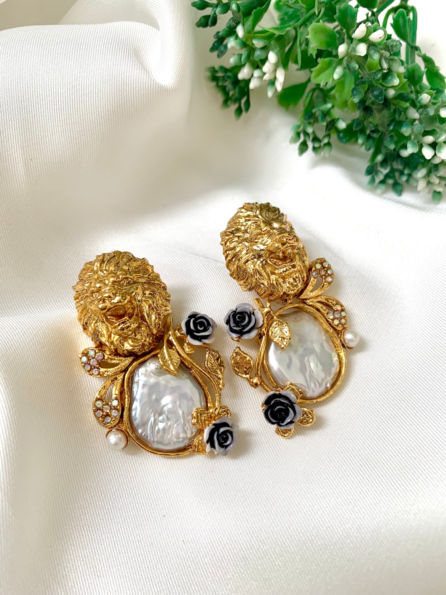 Ria Earrings