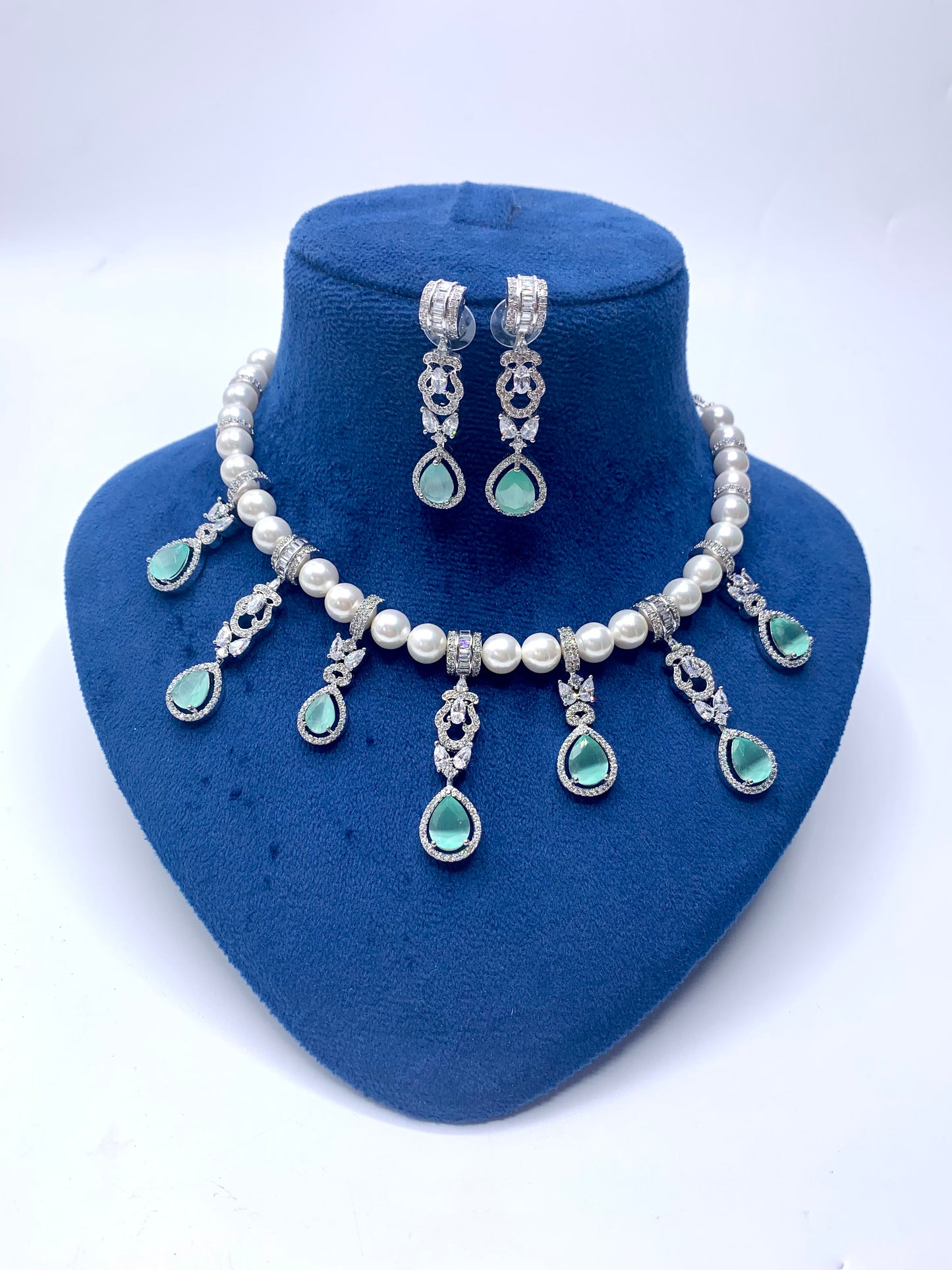 Naisha Necklace Set