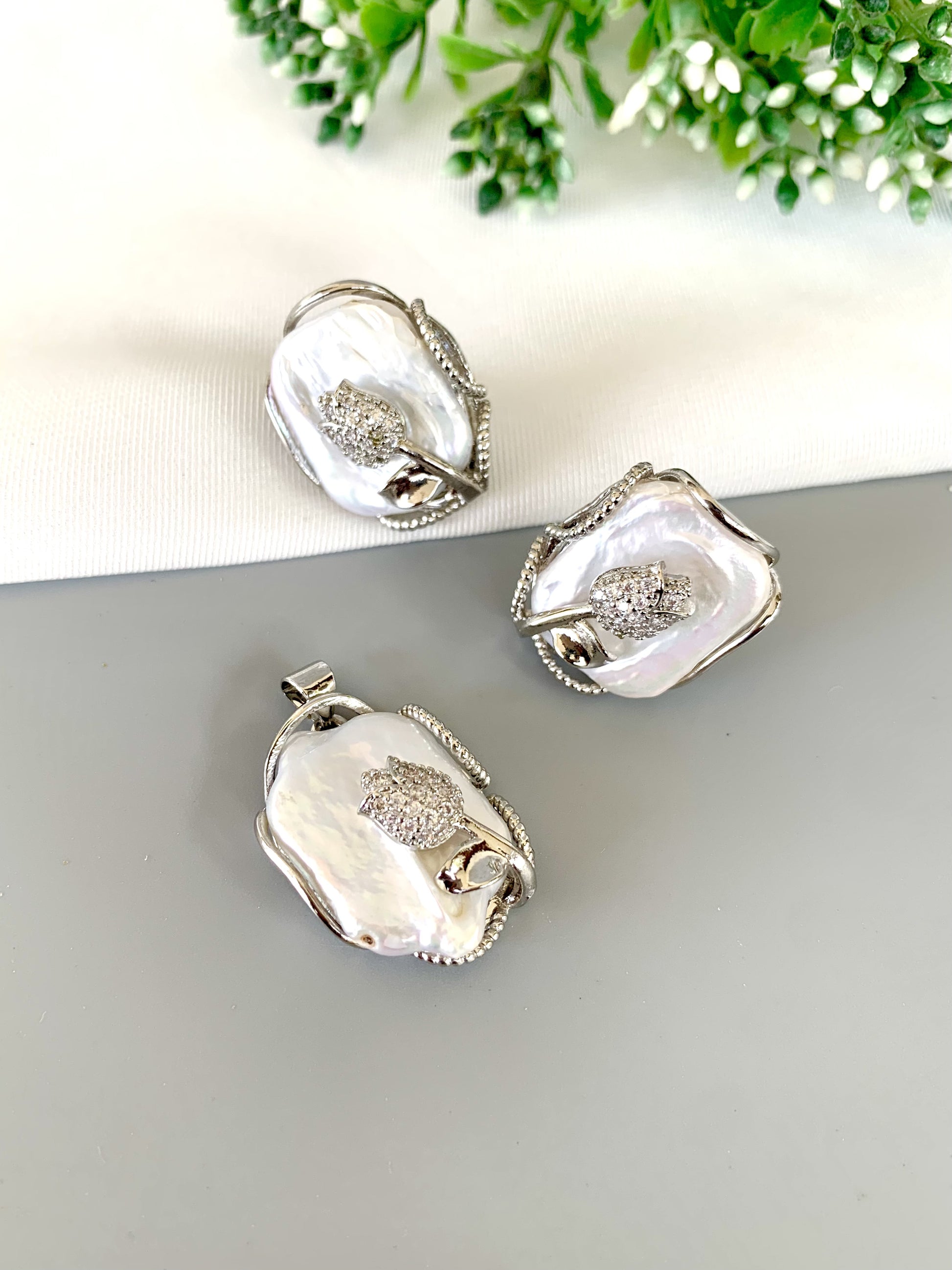 aveline-pendant-set-front-zamaljewels.jpg
Front view of Baroque Pearl pendant set with American Diamonds in rhodium finish