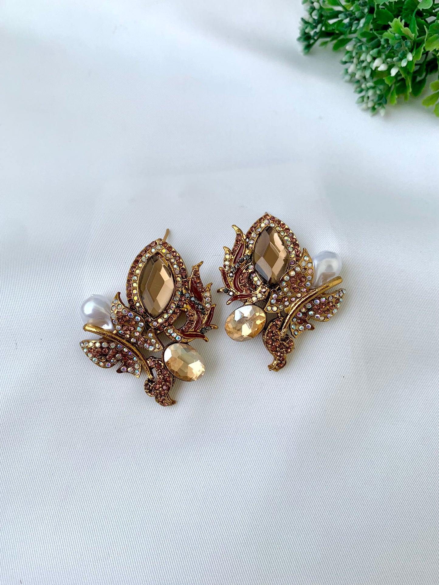 Disha champagne pearl earrings in gold plating with Turkish crystals