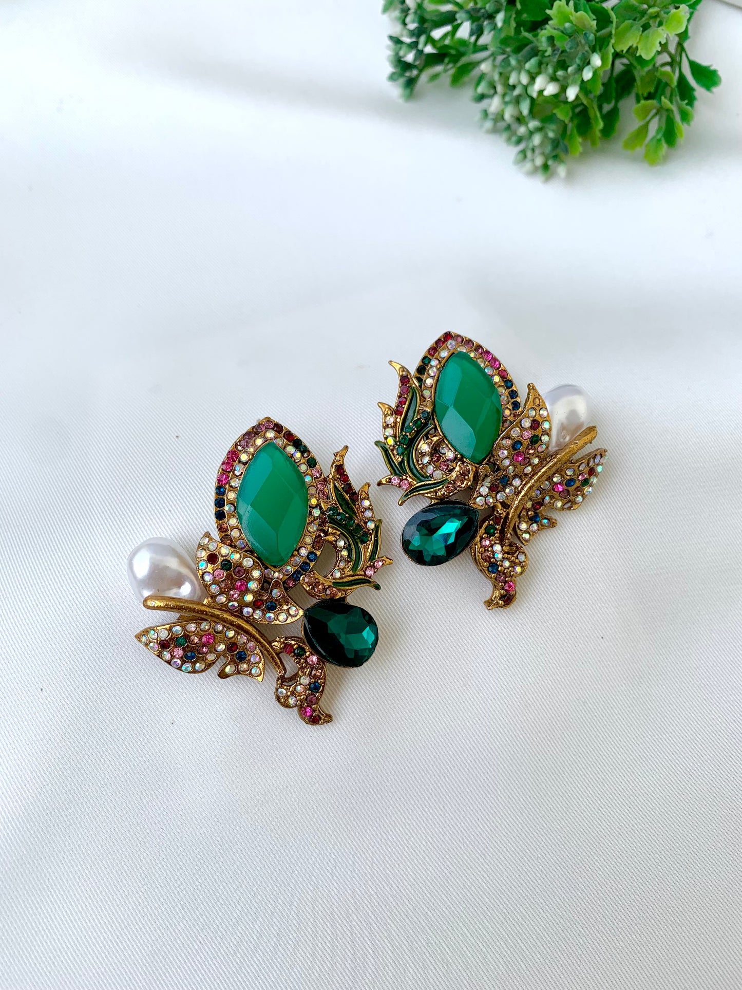 Disha emerald pearl earrings in gold plating with Turkish crystals