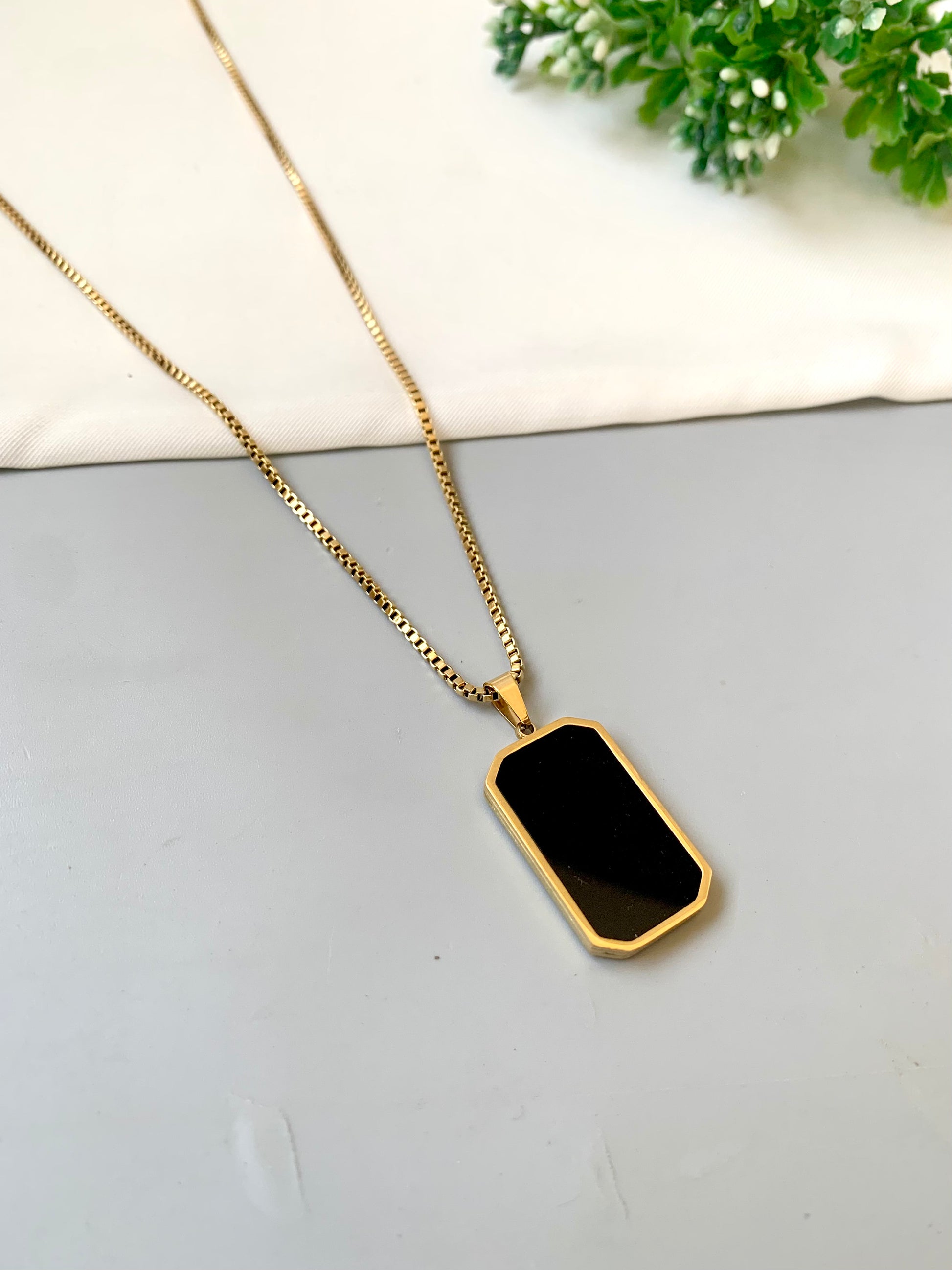 Reversible gold-plated necklace with black and white double-sided pendant — Zamal Jewels