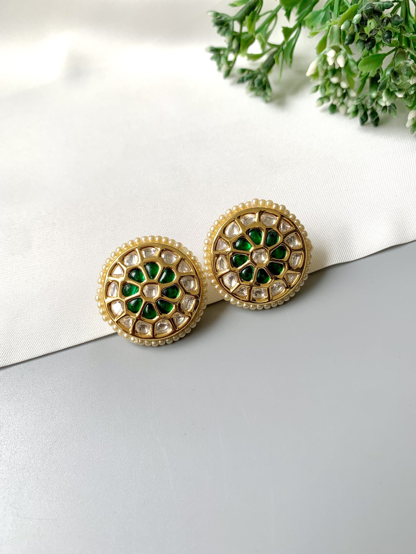 Polki Kundan and emerald stud earrings with pearls in 22kt gold plating