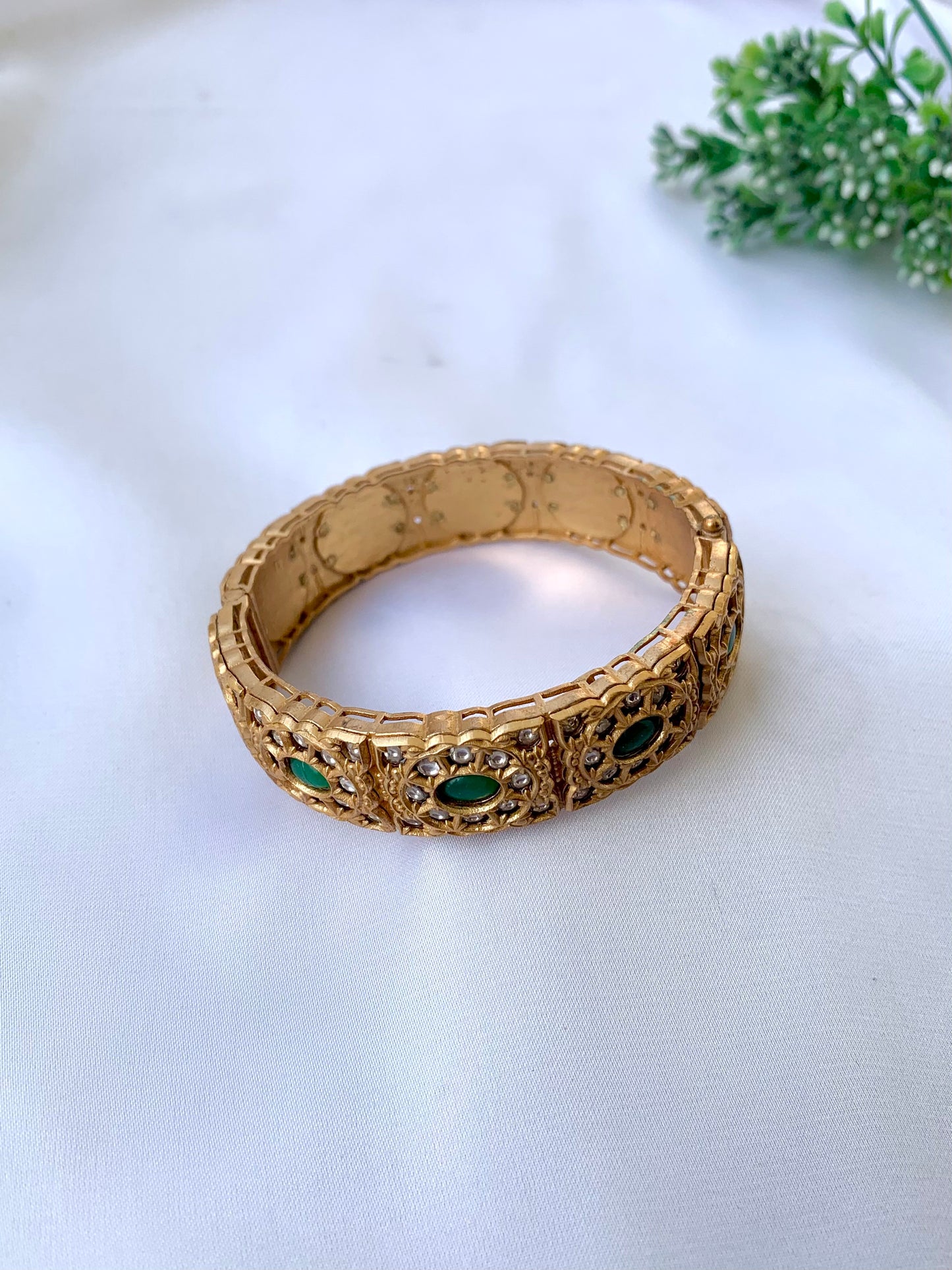 Nazaha emerald moissanite kundan bangle in victorian gold plating with openable screw design