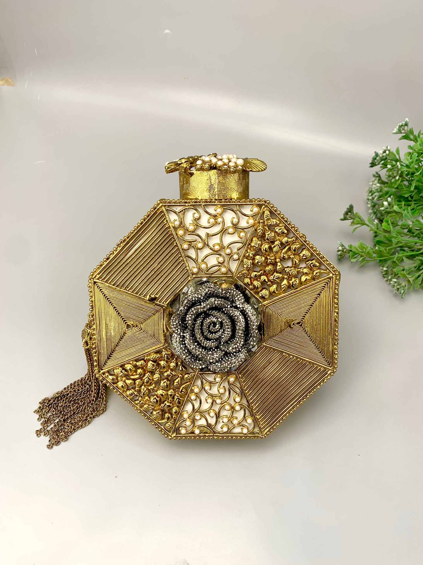 Noor Clutch