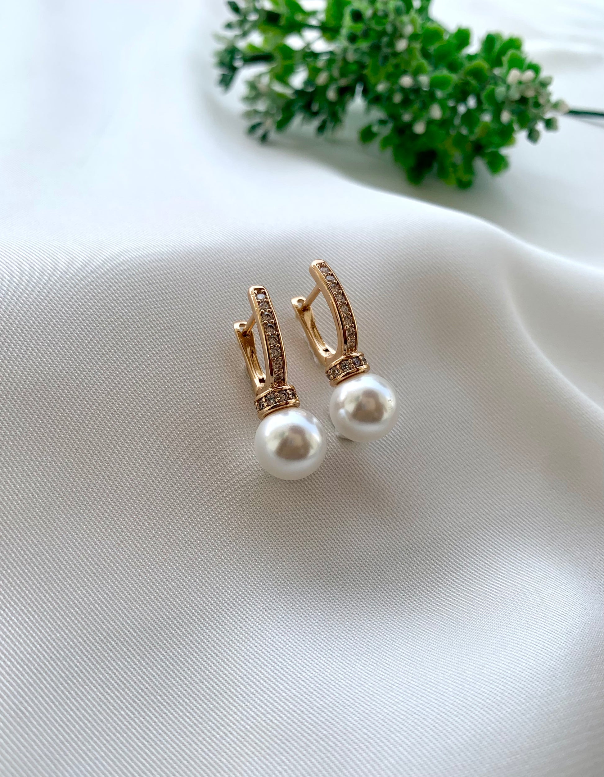 Renu rose gold plated studs with American diamonds and pearl accents