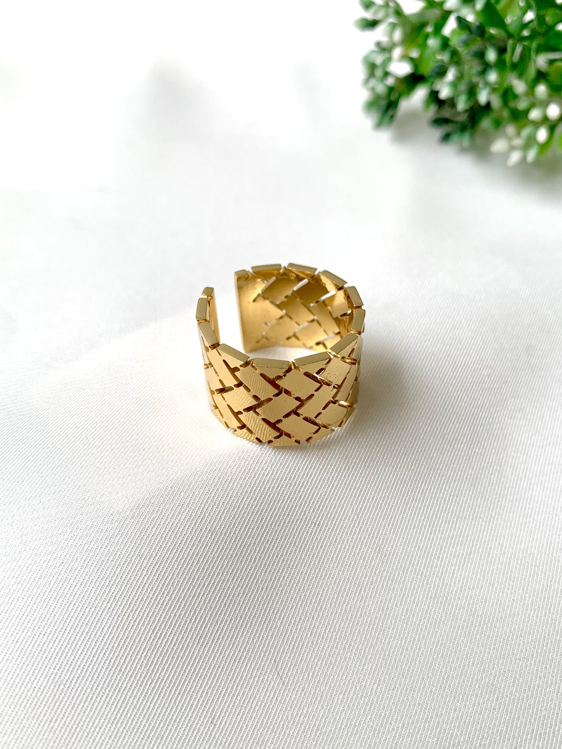 Textured gold adjustable ring with woven grid pattern from Zamal Jewels’ Forma Collection