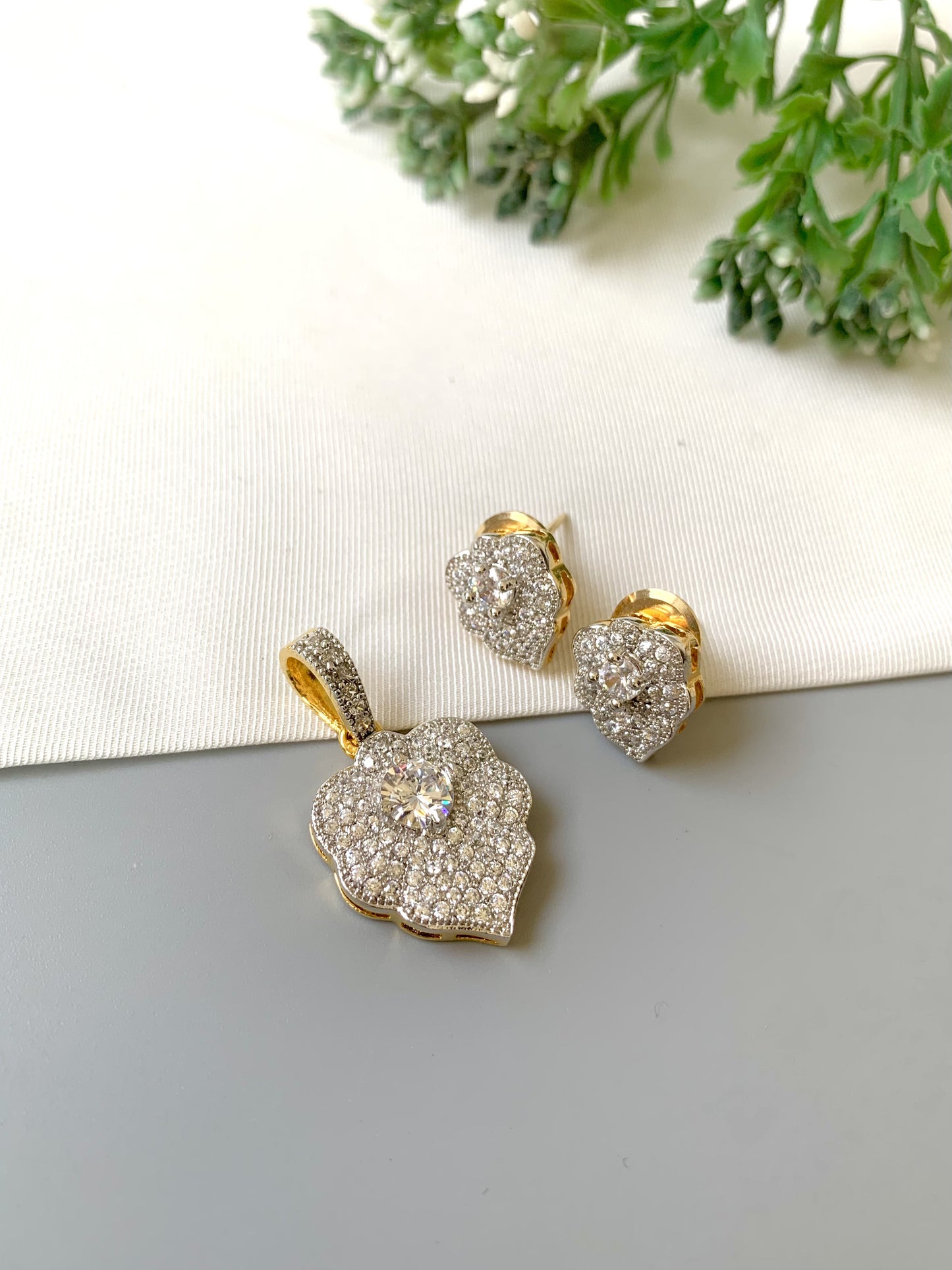 Flora Pendant Set — Diamond Bloom