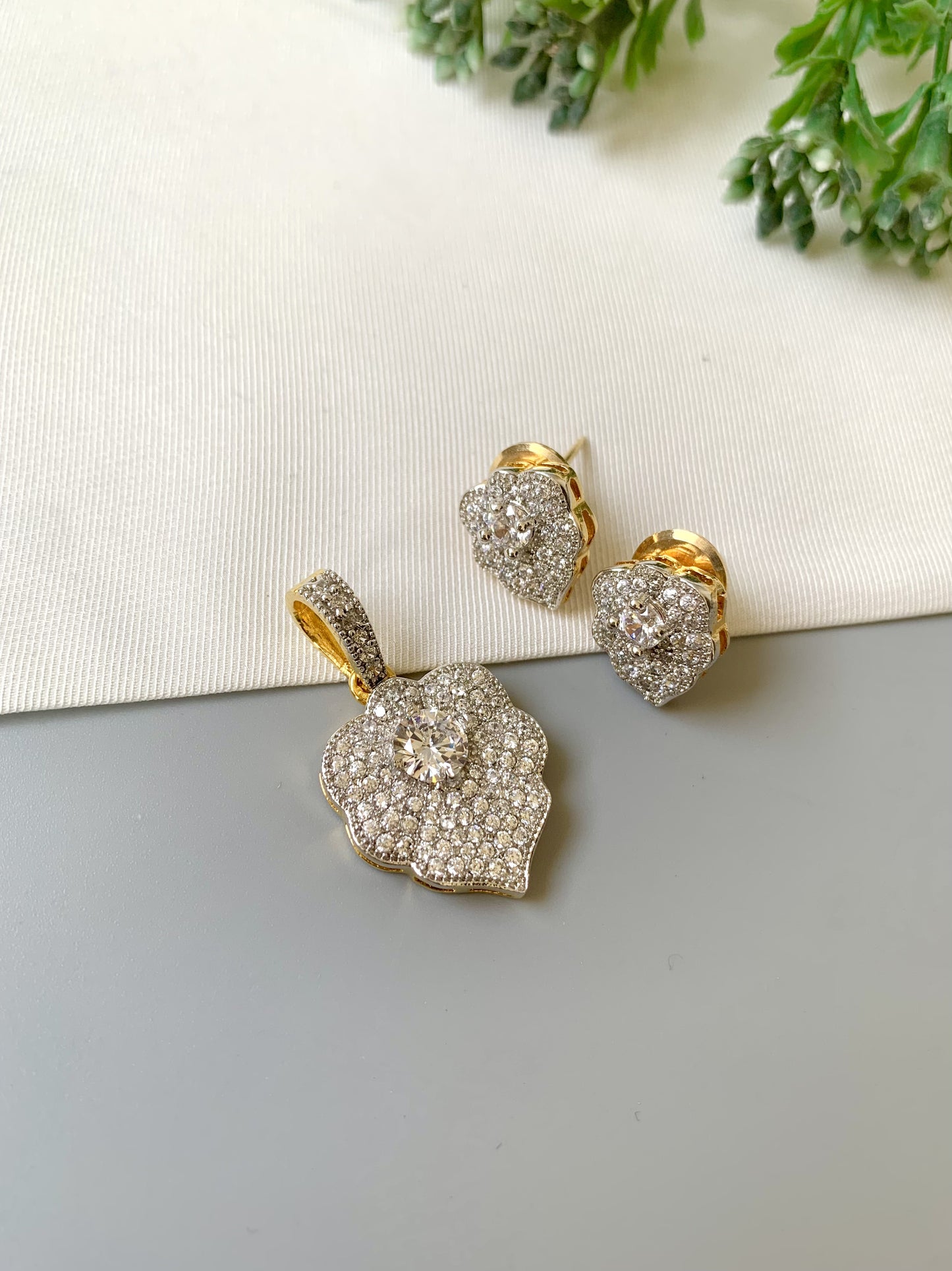 Flora Pendant Set — Diamond Bloom