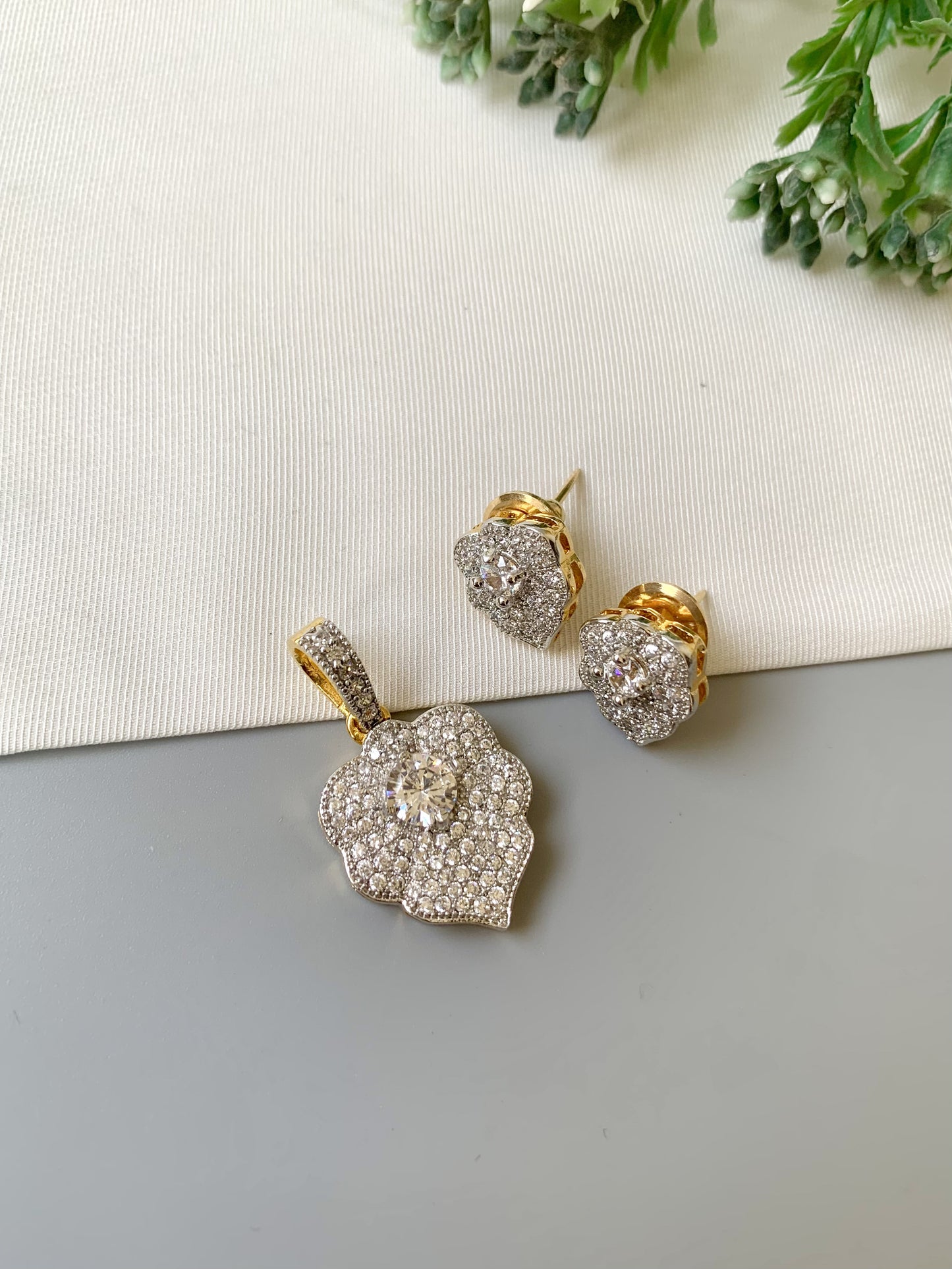 Flora Pendant Set — Diamond Bloom