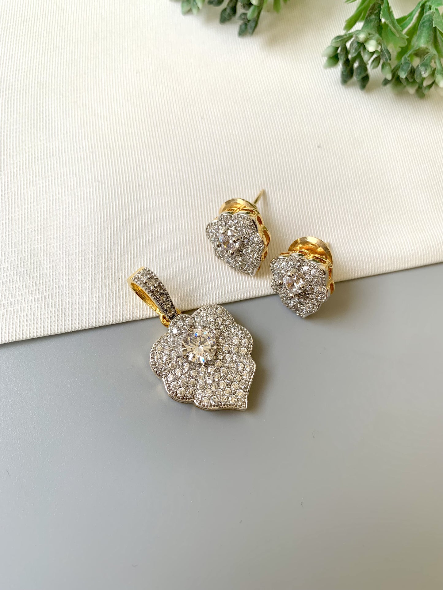 Flora Pendant Set — Diamond Bloom