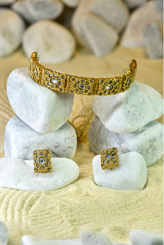 22kt Victorian gold choker with moissanite kundan from Zareen Collection