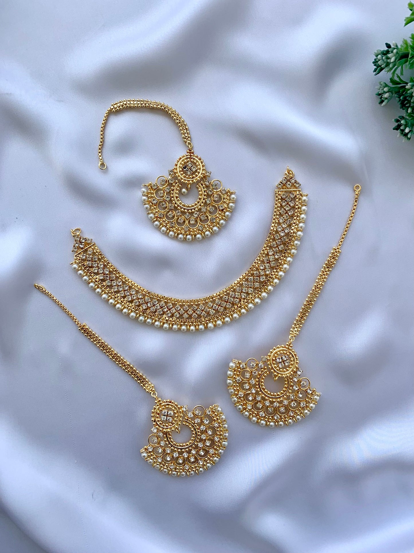 Zarmeena gold plated jewelry set with zircones crystals pearls necklace earrings and tikka